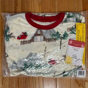 NWT! Burt’s Bees Holiday PJs 🎄